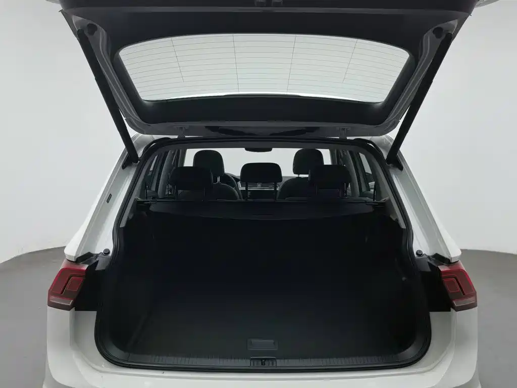 Volkswagen Tiguan L — миниатюра 16