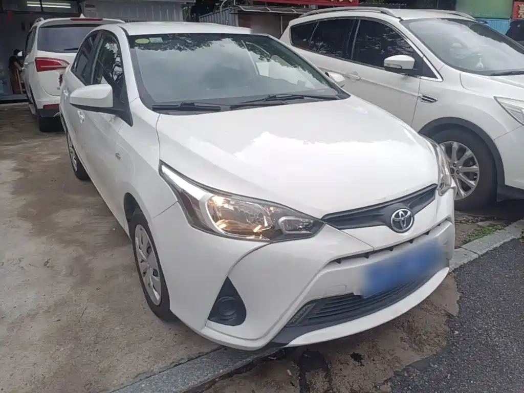 Toyota Yaris L - фото 22