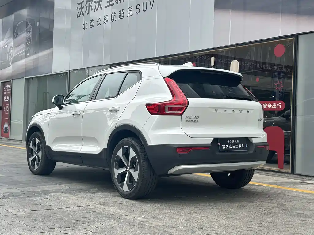 VOLVO XC40