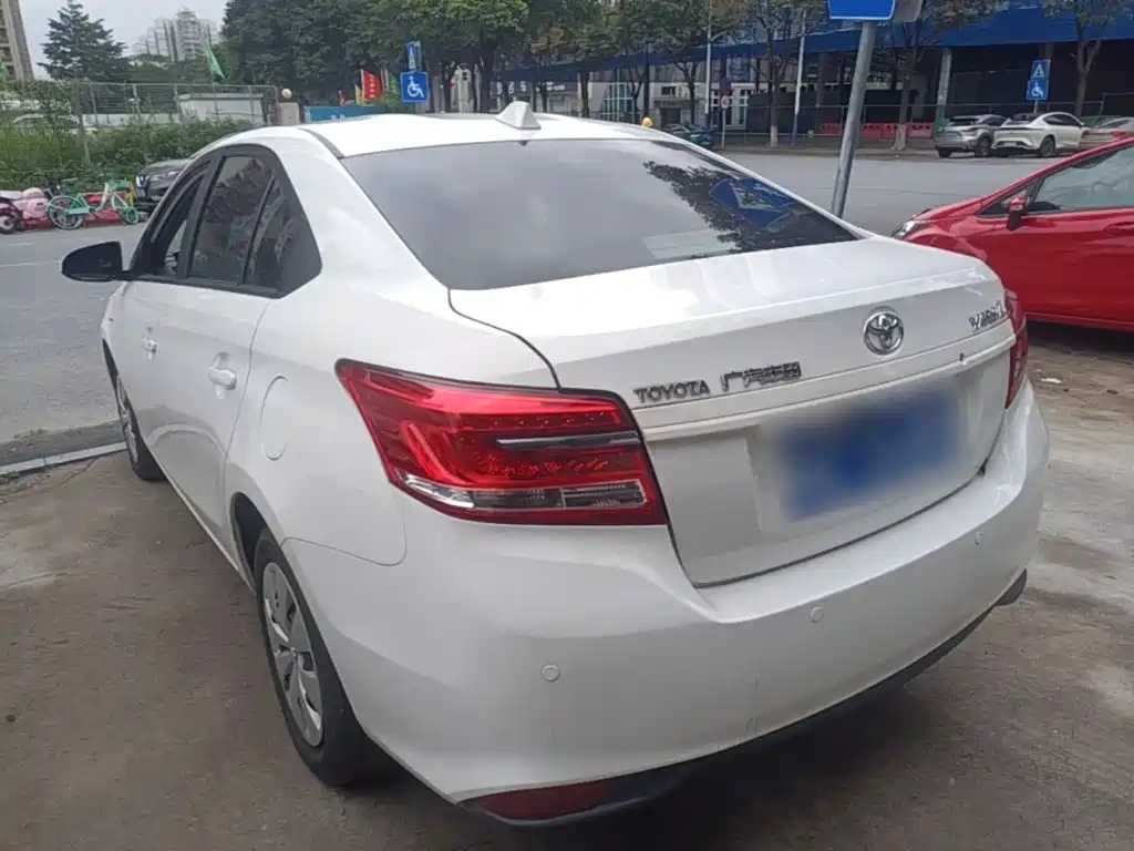 Toyota Yaris L - фото 23