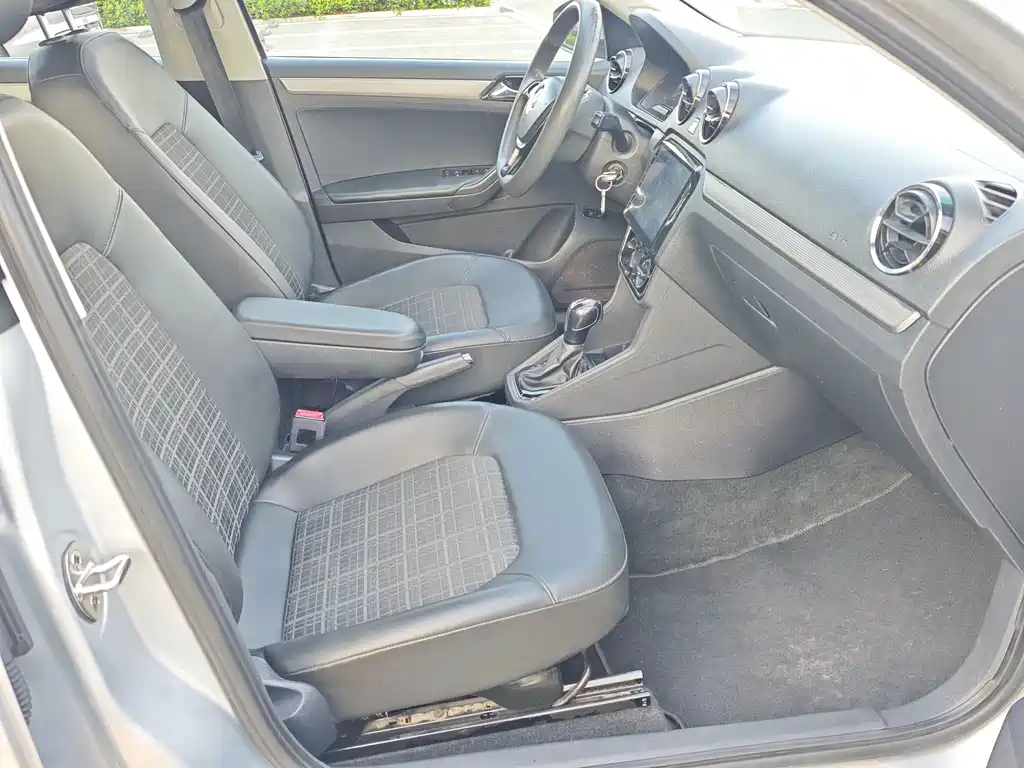 Volkswagen Jetta — миниатюра 5