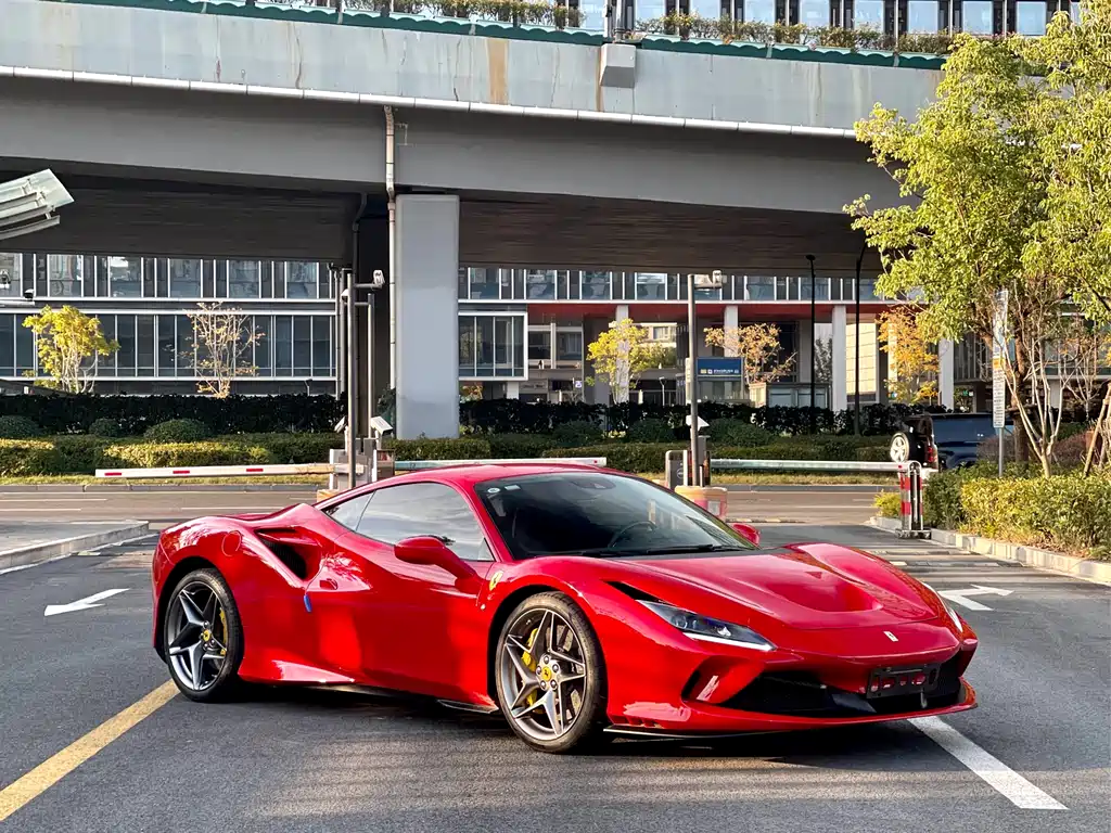 FERRARI F8