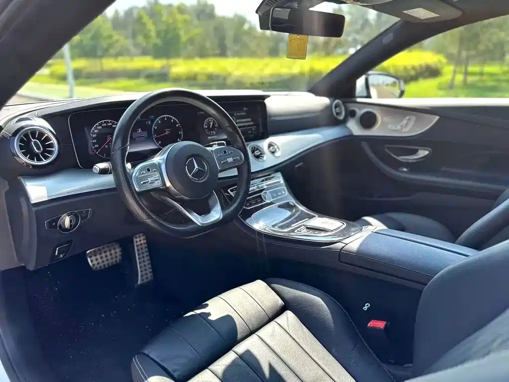 Mercedes-Benz E-Class (Import) — миниатюра 4