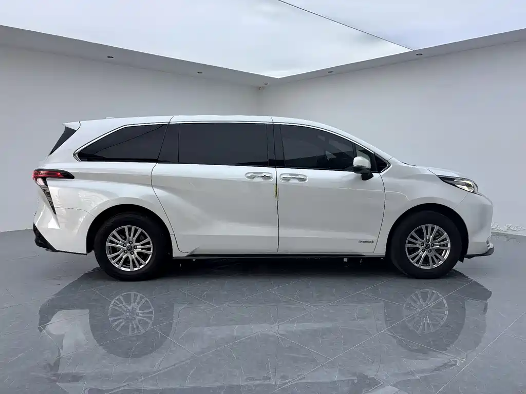Toyota Sienna — миниатюра 12