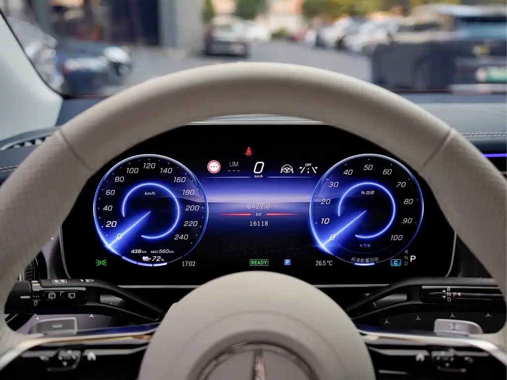 Mercedes-Benz EQE SUV — миниатюра 9