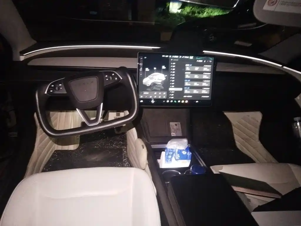 Tesla Model 3 — миниатюра 5