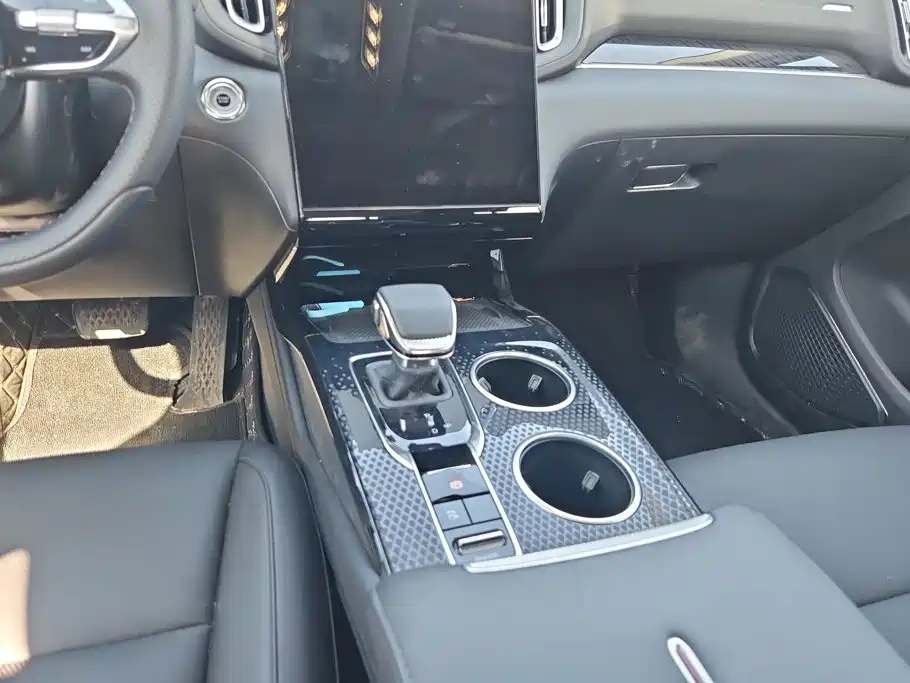 Hongqi Hongqi HS3 PHEV — миниатюра 14