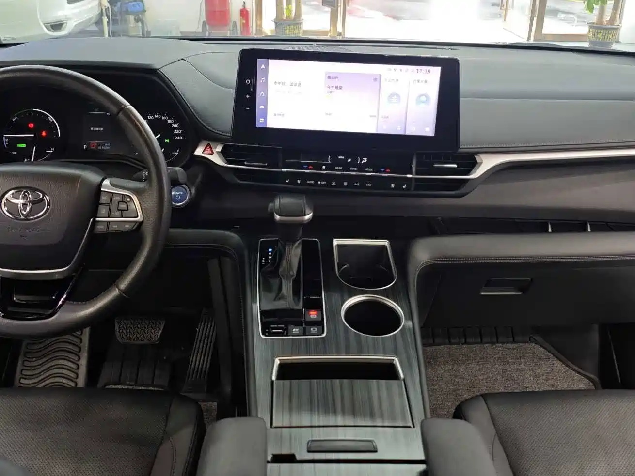 Toyota Sienna 2024 Silver/gray из Китая