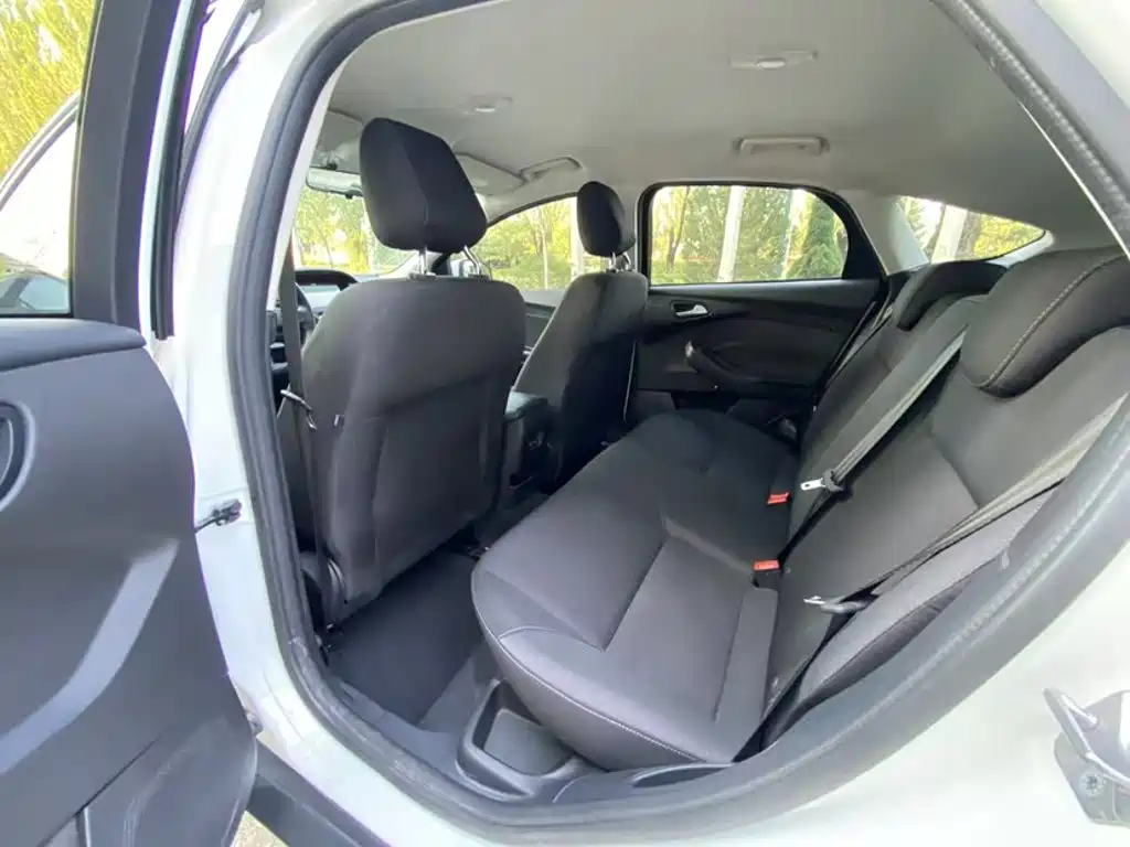 Ford Focus — миниатюра 10