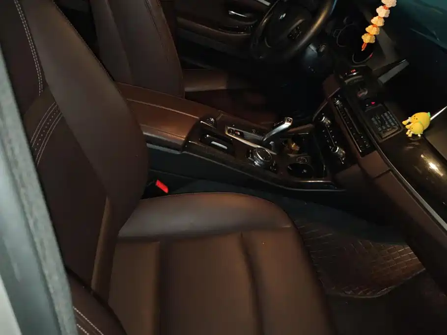 BMW 5 Series — миниатюра 8