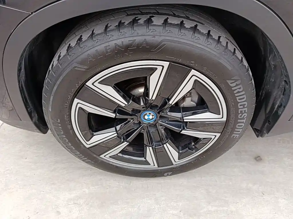BMW iX3 — миниатюра 23