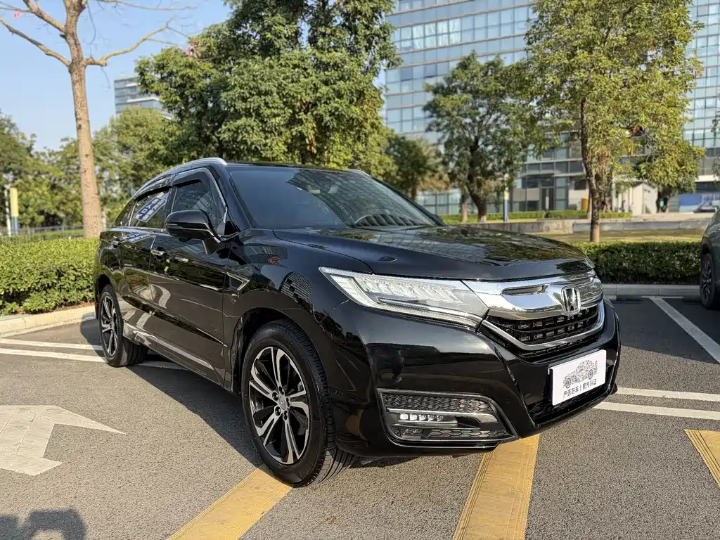 HONDA UR V