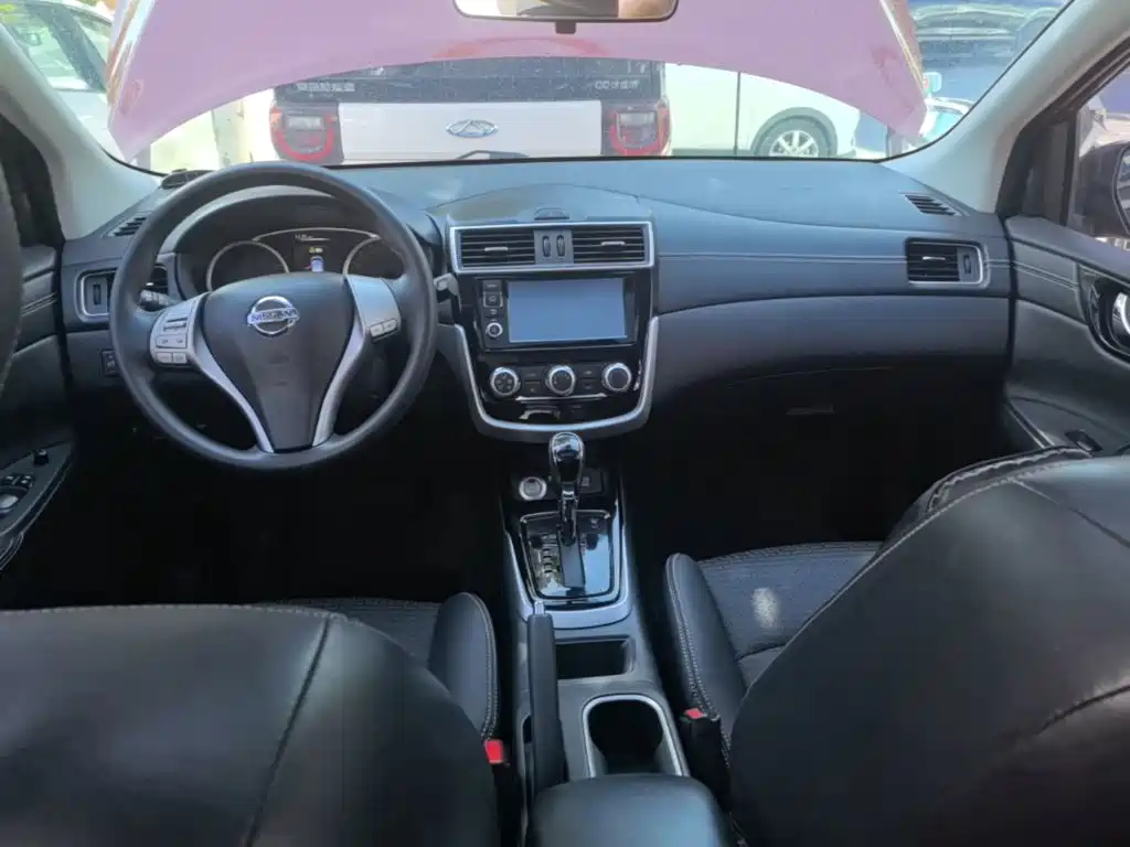 Nissan Tiida — миниатюра 10