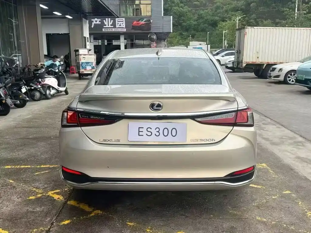 Lexus ES — миниатюра 8