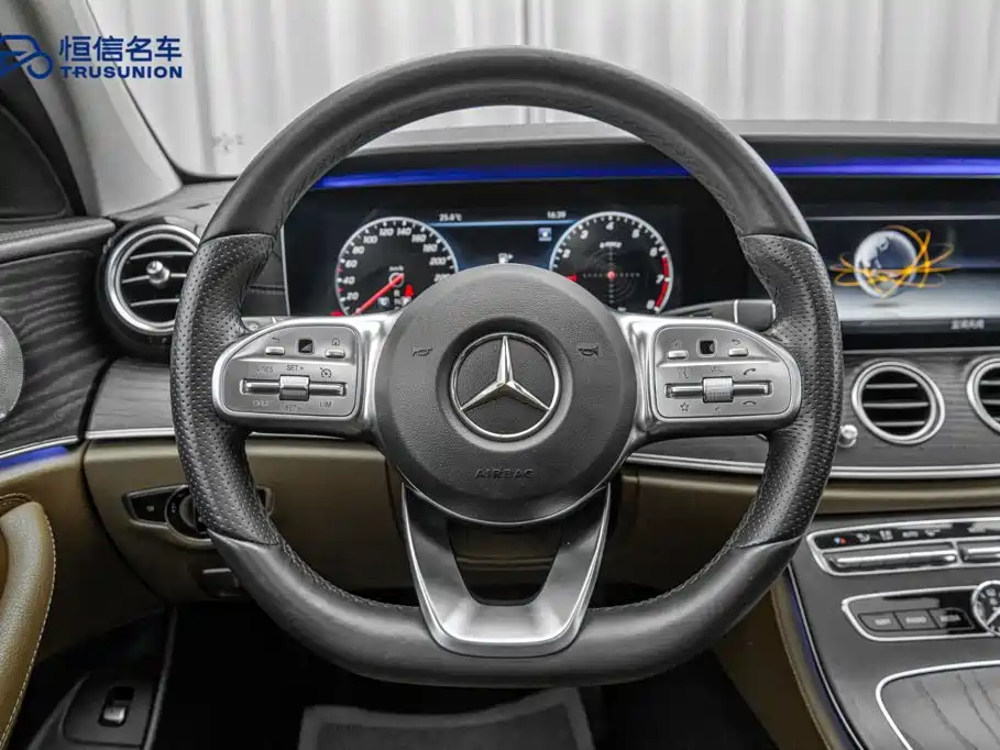 Mercedes-Benz E-Class — миниатюра 17