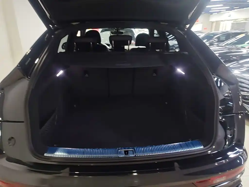 Audi Q5L Sportback — миниатюра 19
