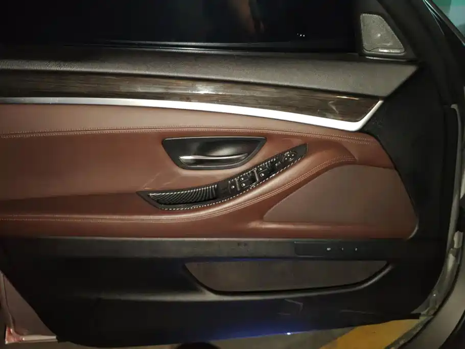 BMW 5 Series — миниатюра 7