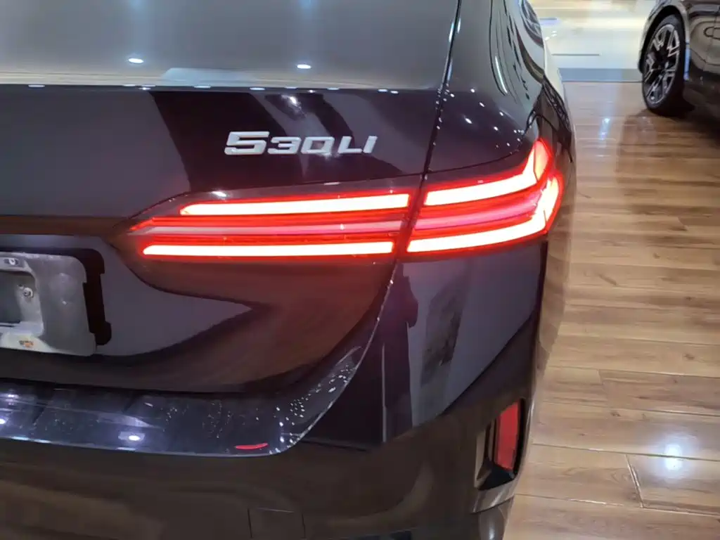 BMW 5 Series — миниатюра 8