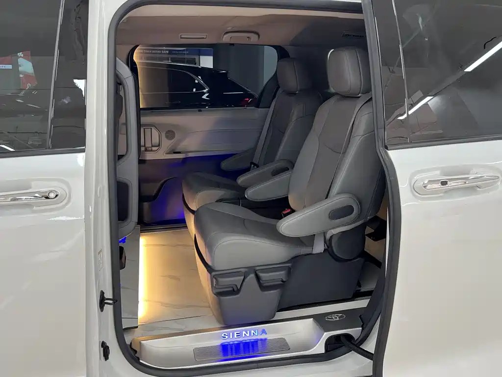 Toyota Sienna 2023 2.5L Luxury