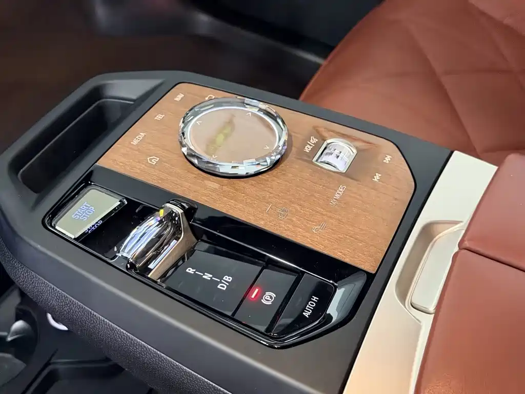 BMW iX — миниатюра 10