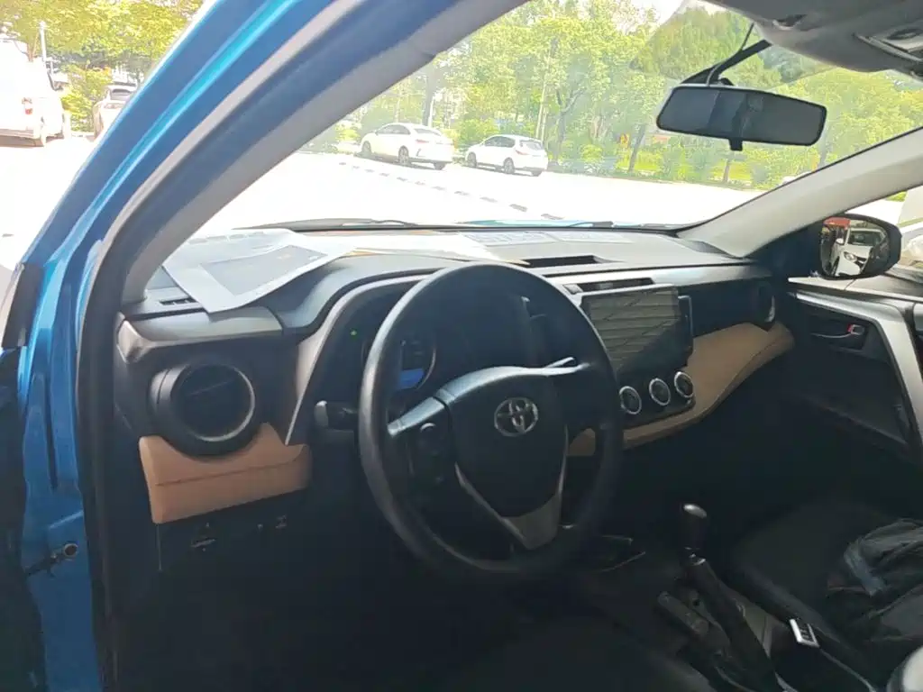 Toyota RAV4 — миниатюра 10