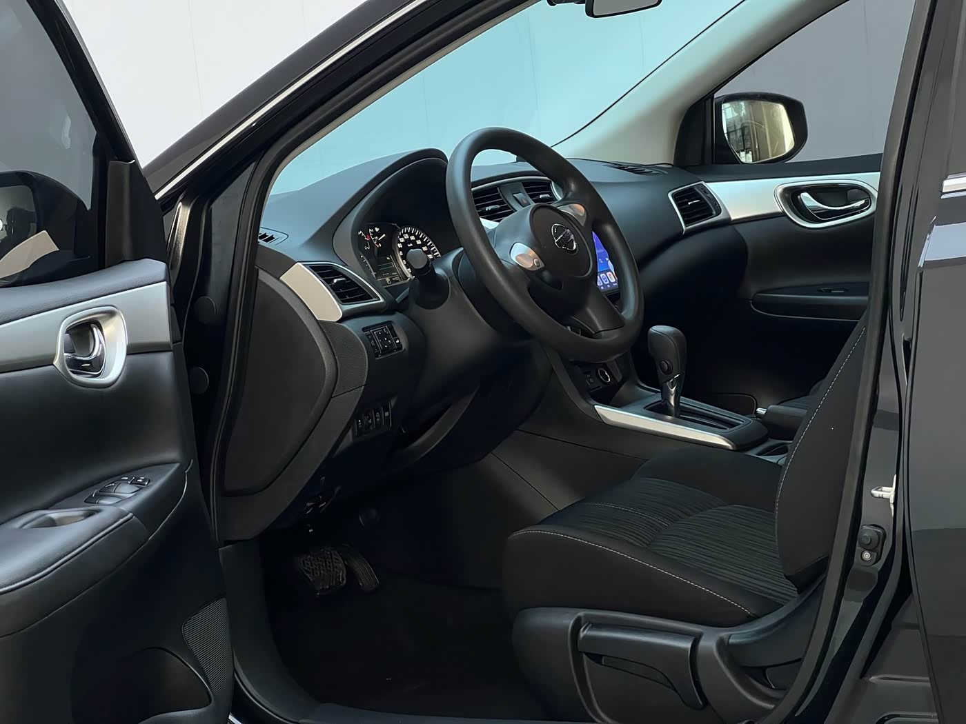 Nissan Sylphy 1.6 л 2024 г. Чёрный, пробег 44000 км
