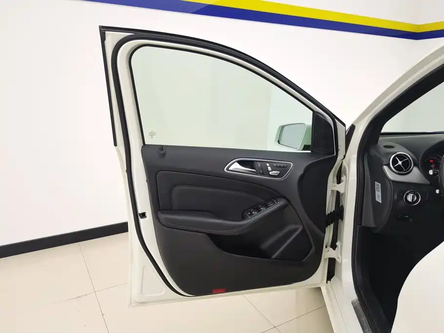 Mercedes-Benz B-Class — миниатюра 7
