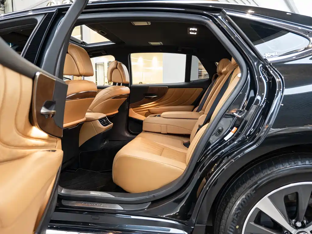 Lexus LS — миниатюра 10