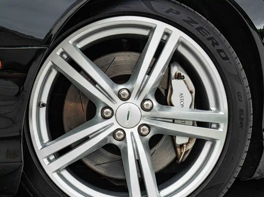 Aston Martin DB9 — миниатюра 6