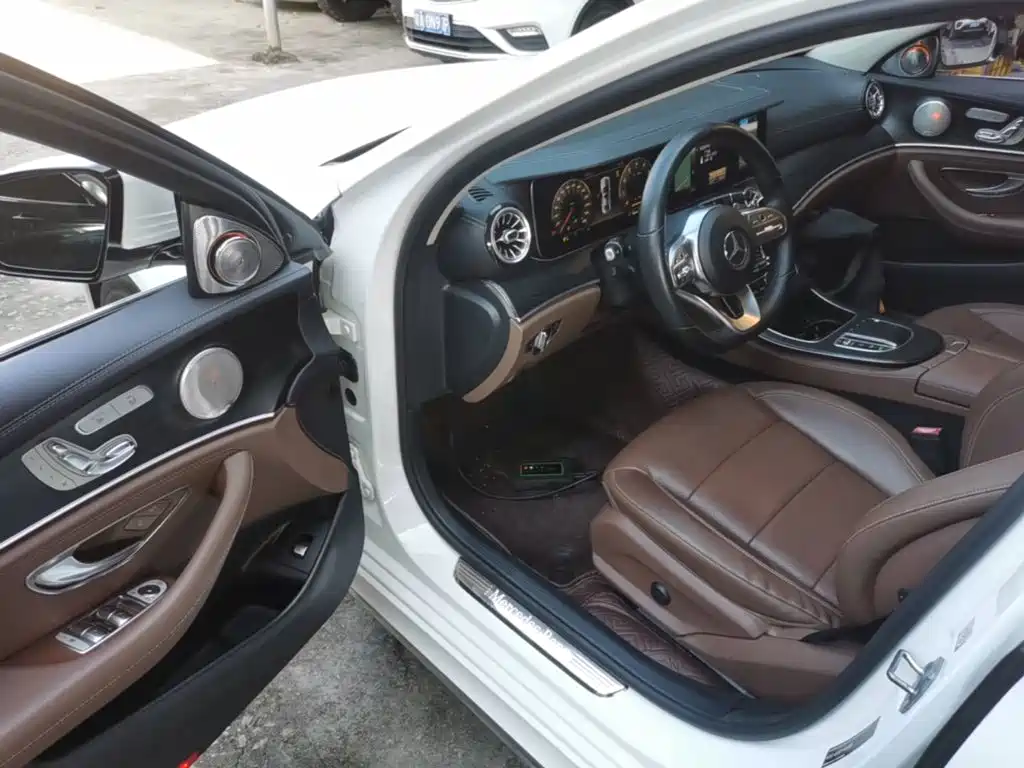 Mercedes-Benz E-Class — миниатюра 16