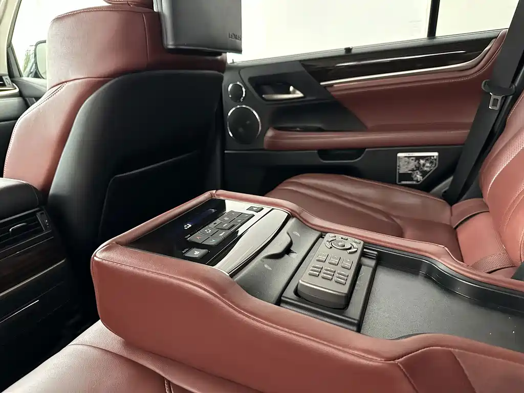 Lexus LX — миниатюра 11