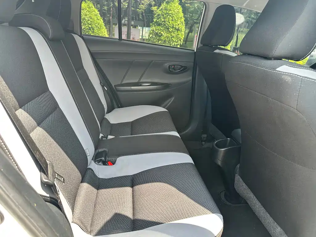 Toyota Yaris L — миниатюра 18