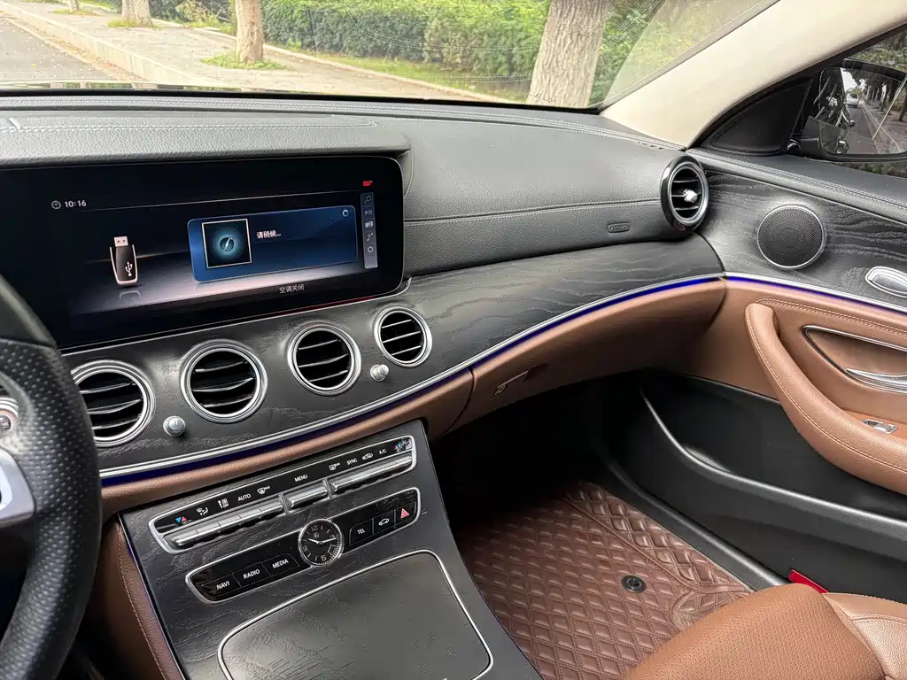 Mercedes-Benz E-Class — миниатюра 13