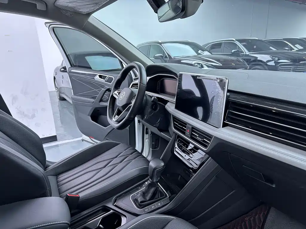 Volkswagen Tiguan L — миниатюра 17