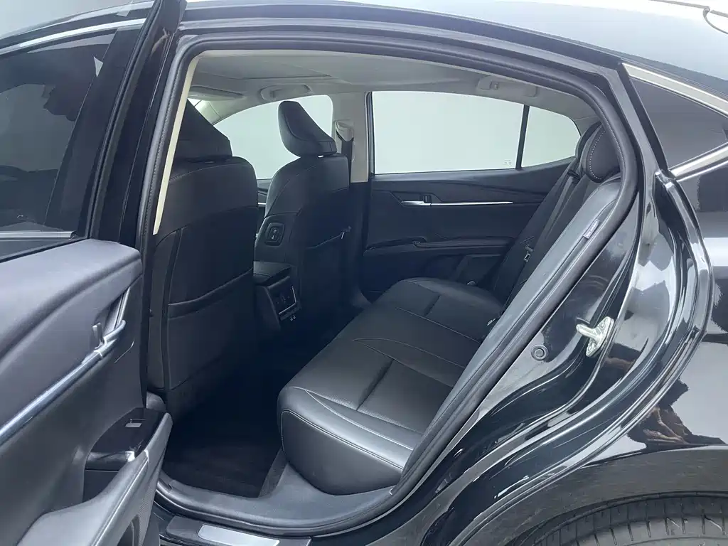 Toyota Camry — миниатюра 14