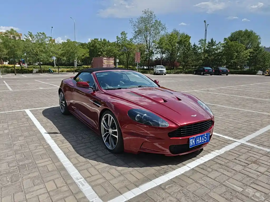 Aston Martin DBS — миниатюра 3