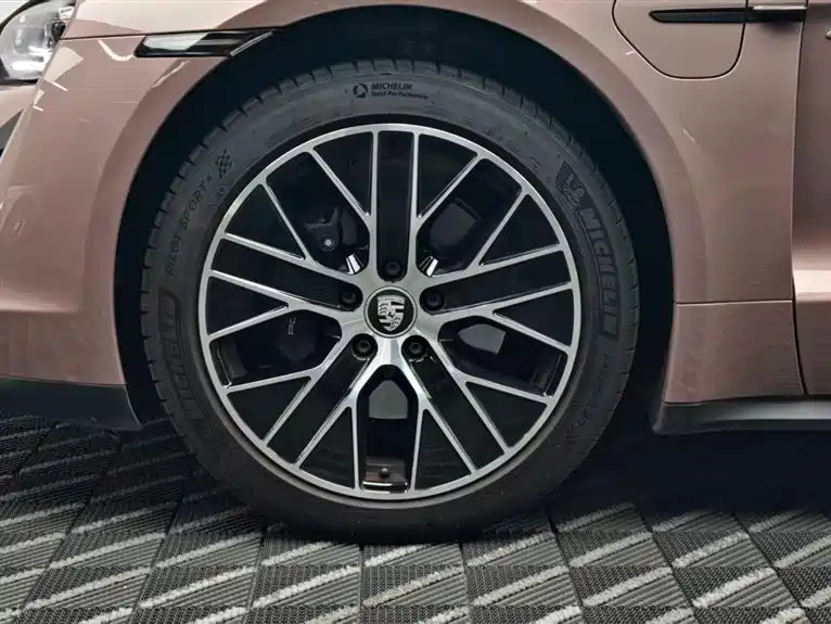 Porsche Taycan — миниатюра 8