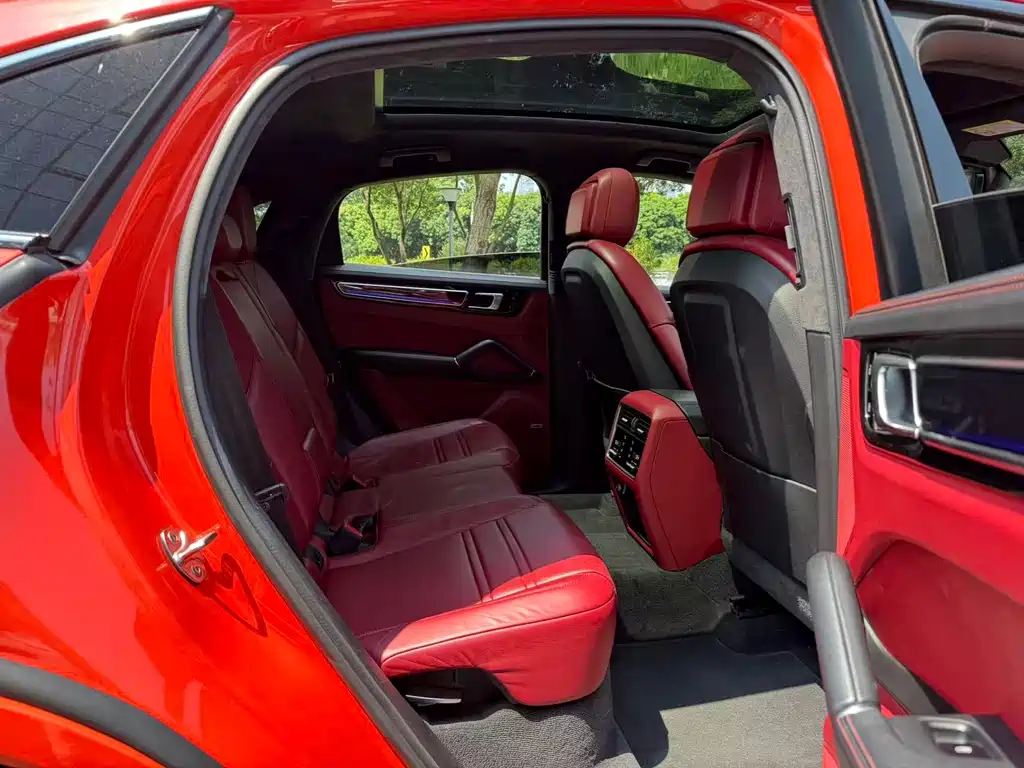 Porsche Cayenne — миниатюра 7