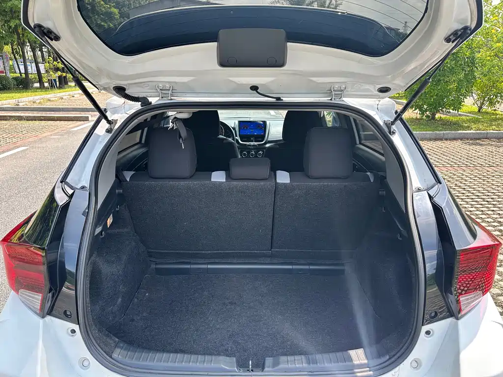 Toyota Yaris L — миниатюра 11