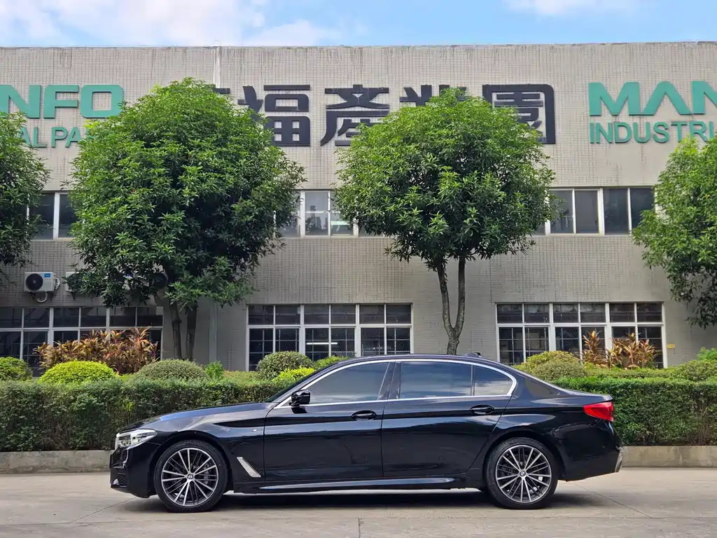BMW 5 Series — миниатюра 9