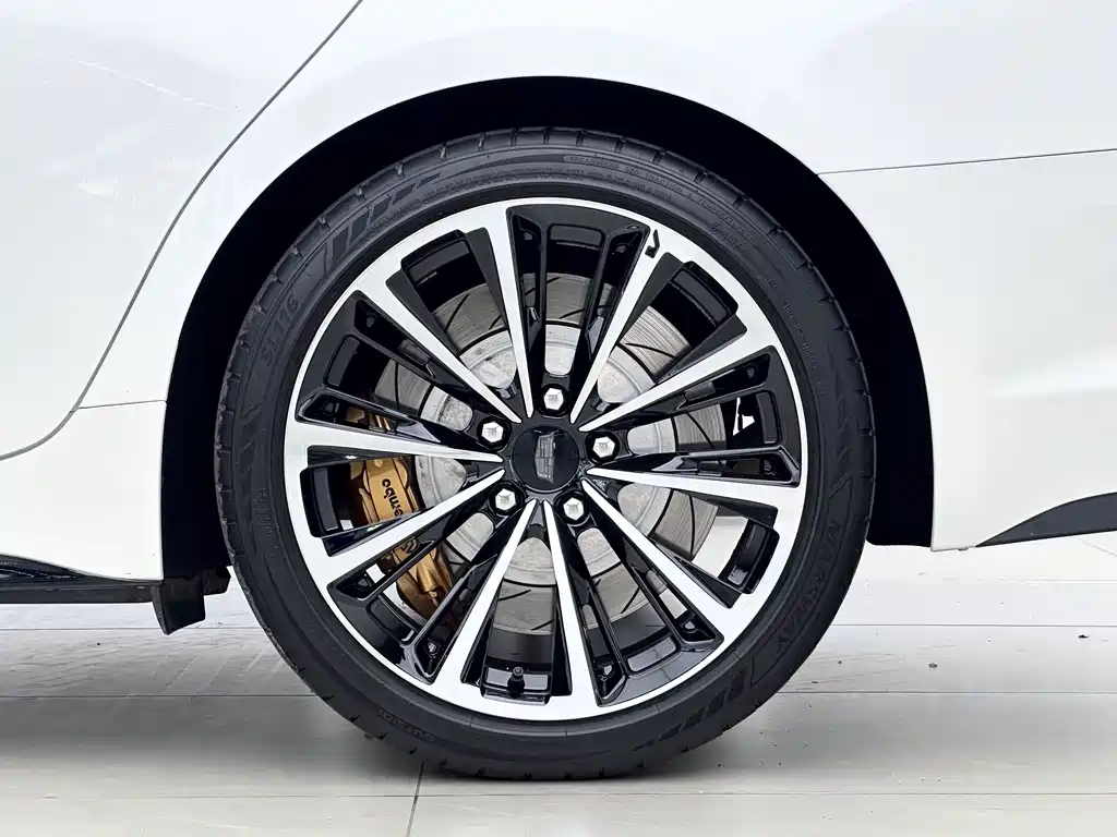Cadillac CT5 — миниатюра 14