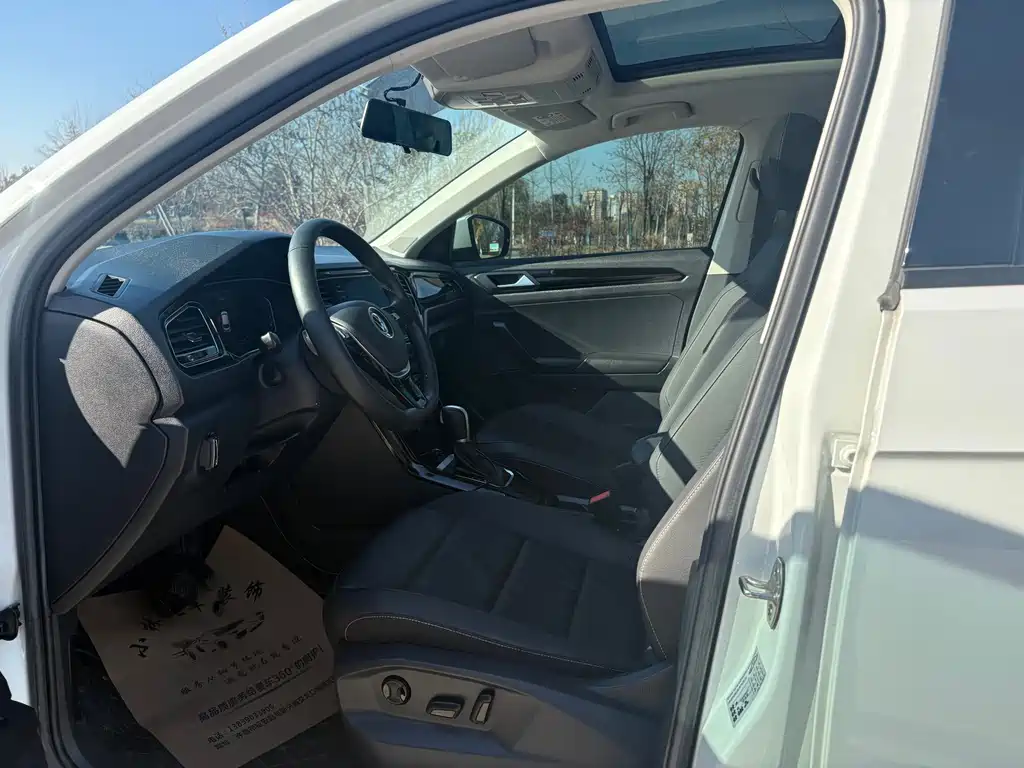 VOLKSWAGEN T ROC EXPLORING SONGS