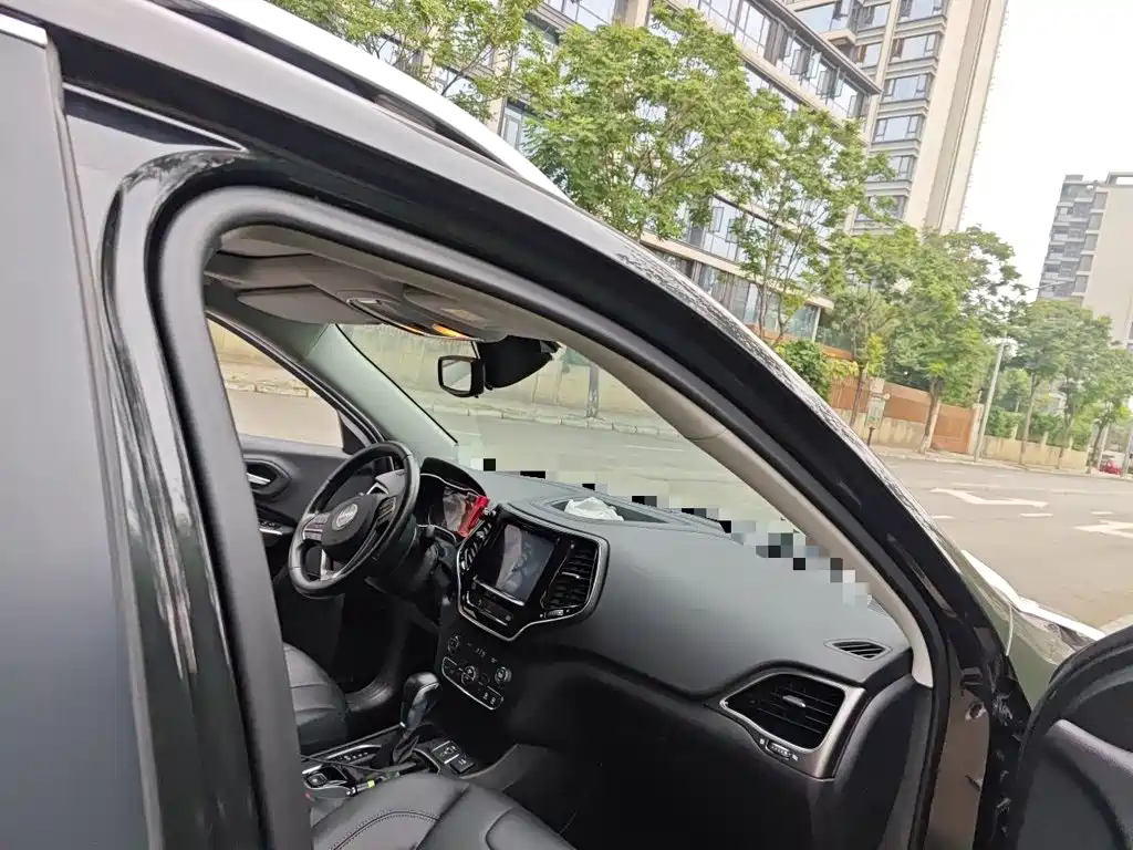 Jeep Cherokee — миниатюра 19