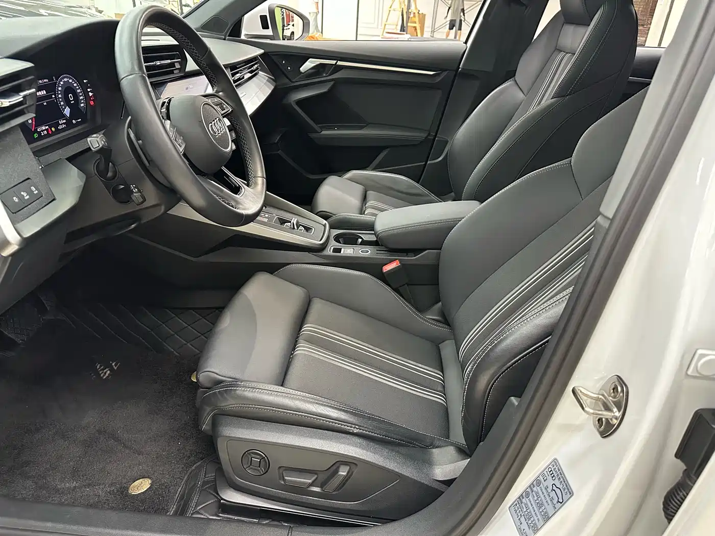 Audi A3 2023 Белый из Китая, фото 3