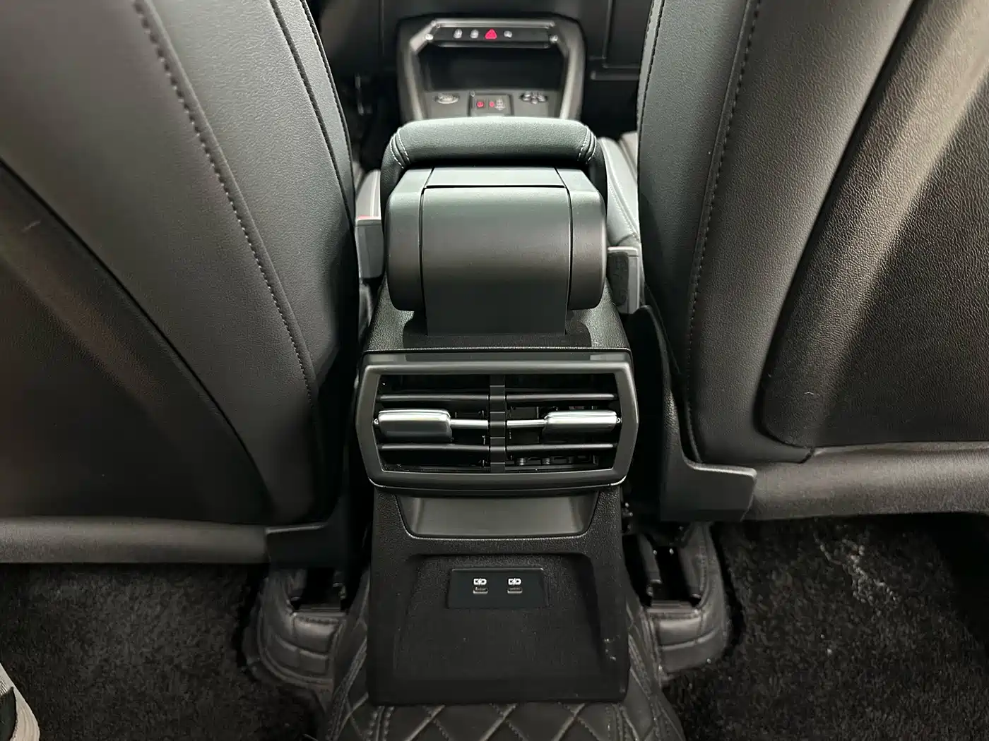 Audi A3 2023 Белый из Китая, фото 2