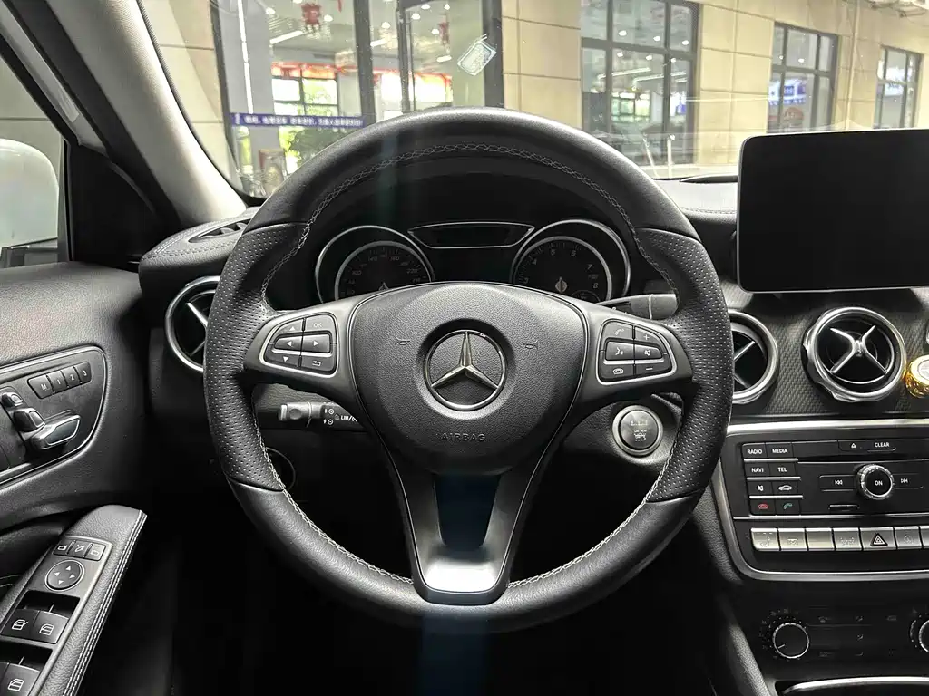 Mercedes-Benz GLA — миниатюра 9
