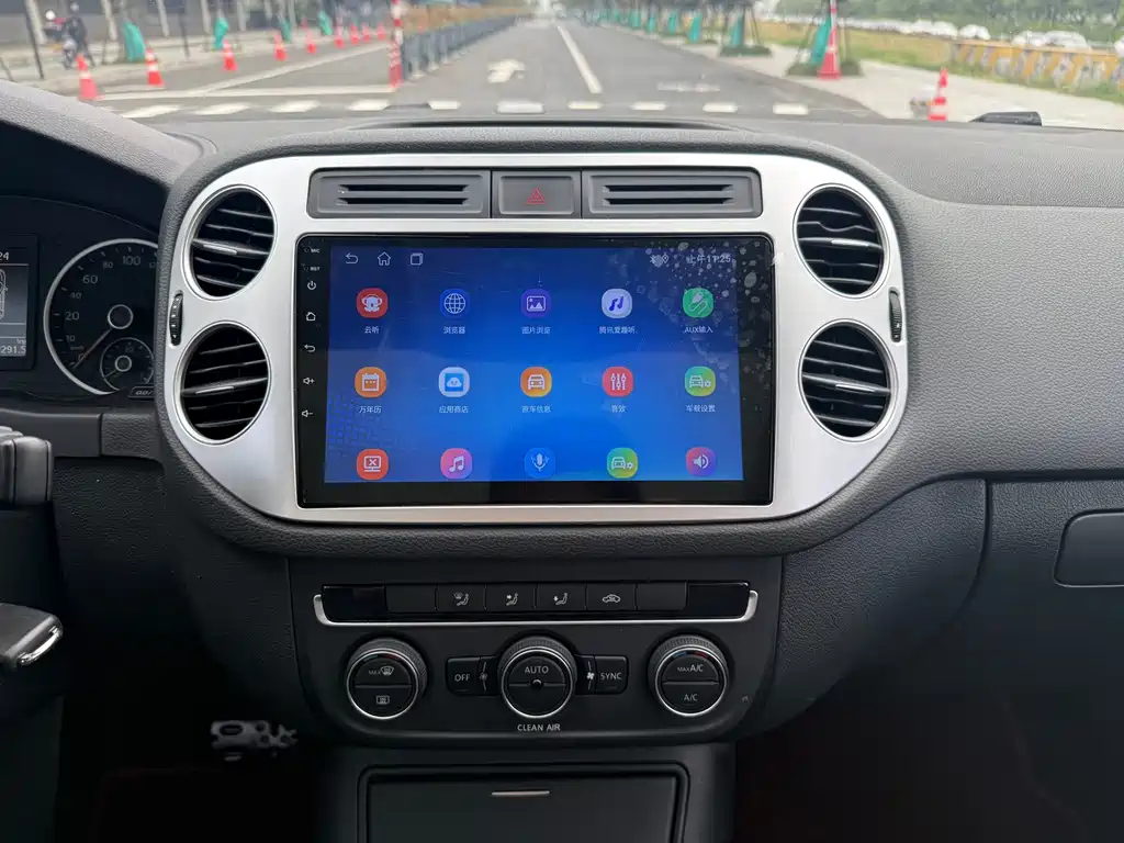 Volkswagen Tiguan — миниатюра 13
