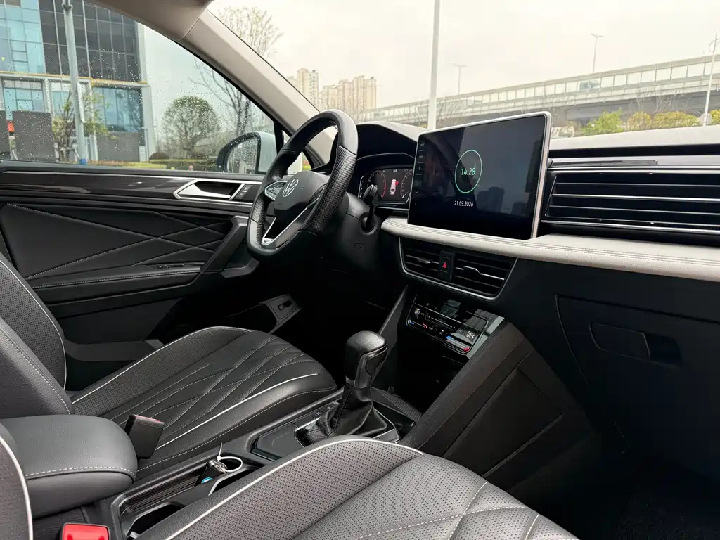 Volkswagen Tiguan L L 2023 300TSI AT Smart