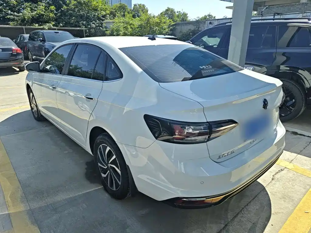 Volkswagen Lavida — миниатюра 5
