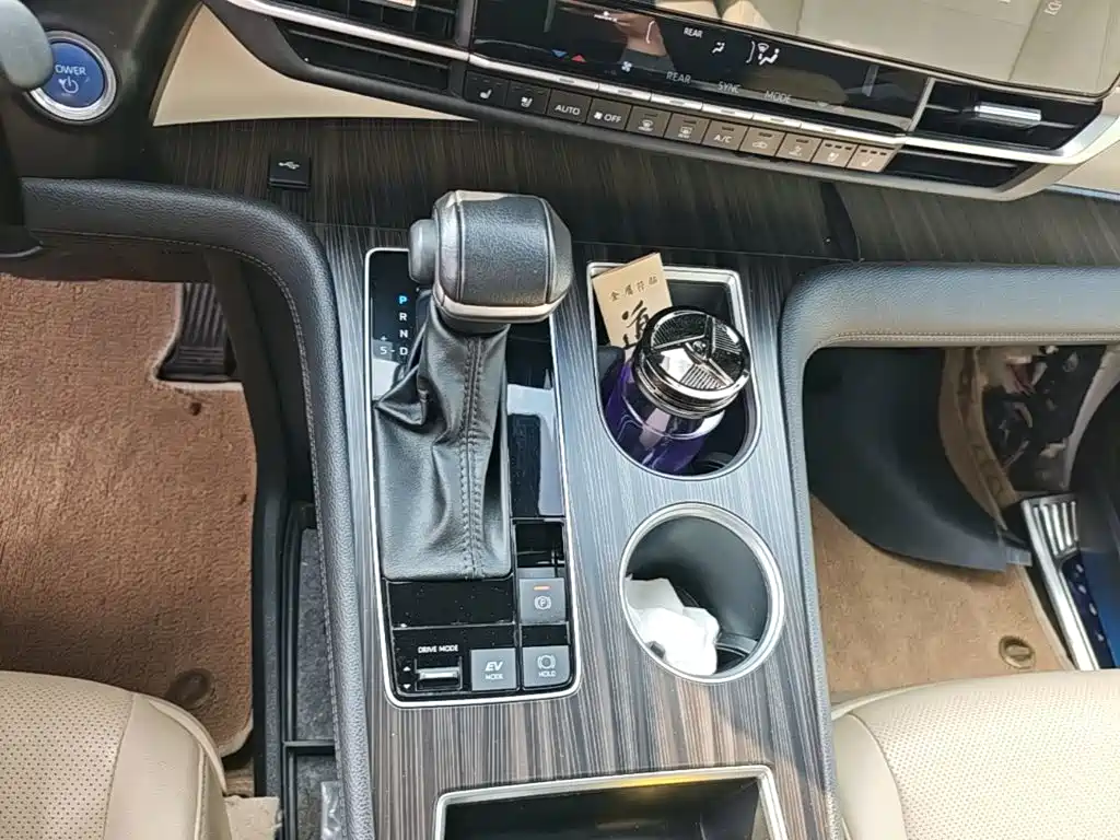 Toyota Granvia — миниатюра 14